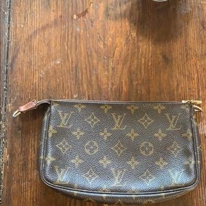 Louis Vuitton clutch not authentic